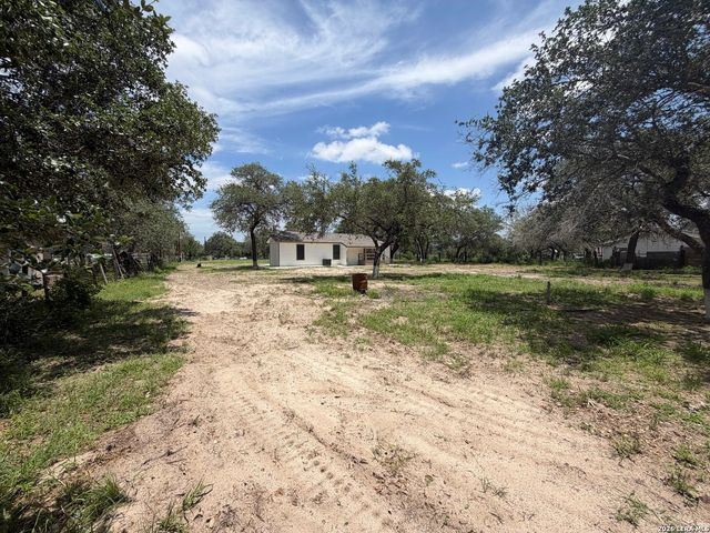 505 NOTTINGHAM DR, Poteet, TX 78065