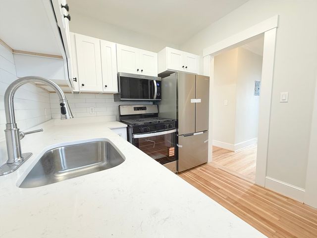 56 Selkirk Rd 8, Boston, MA 02135