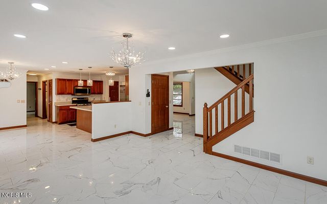 7817 Hawkins Court, Sylvania, OH 43560