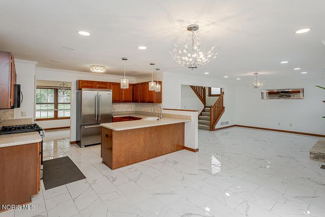 7817 Hawkins Court, Sylvania, OH 43560