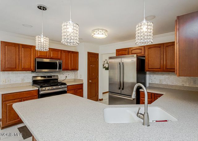7817 Hawkins Court, Sylvania, OH 43560