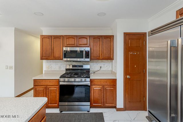 7817 Hawkins Court, Sylvania, OH 43560