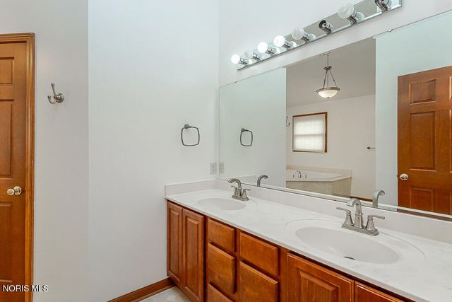 7817 Hawkins Court, Sylvania, OH 43560