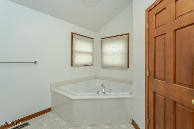 7817 Hawkins Court, Sylvania, OH 43560