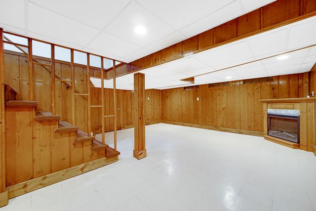 600 W North Street, Crown Point, IN 46307