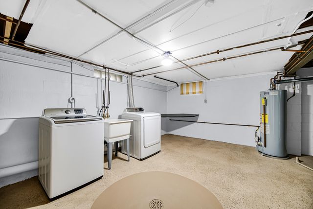 600 W North Street, Crown Point, IN 46307