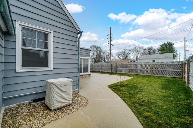 600 W North Street, Crown Point, IN 46307