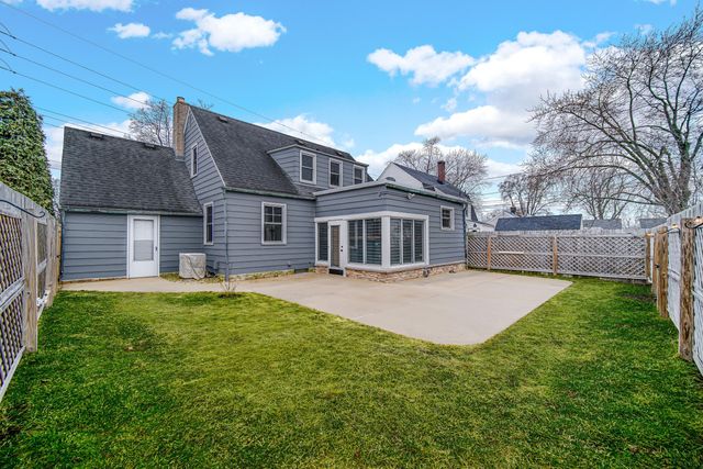 600 W North Street, Crown Point, IN 46307