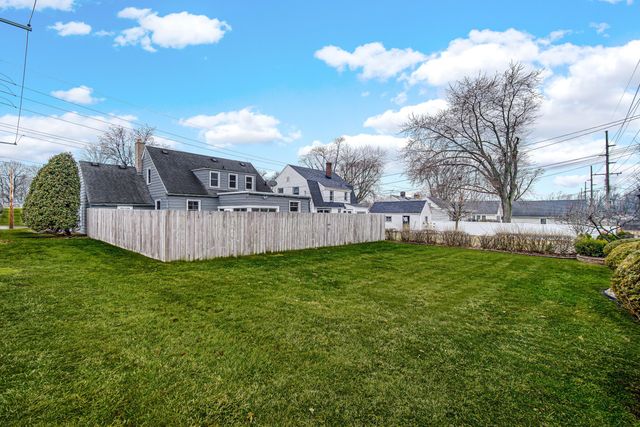 600 W North Street, Crown Point, IN 46307