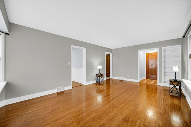 600 W North Street, Crown Point, IN 46307