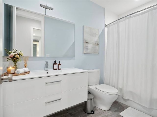 525 E 1st St PH5, Boston, MA 02127