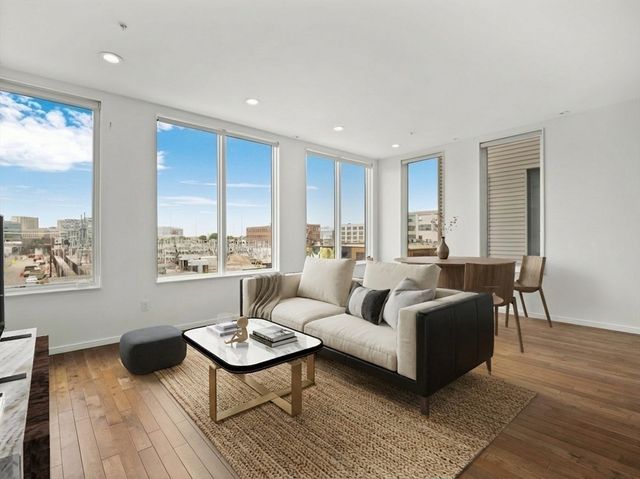 525 E 1st St PH5, Boston, MA 02127