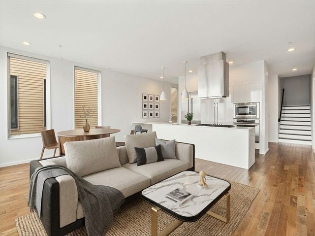 525 E 1st St PH5, Boston, MA 02127