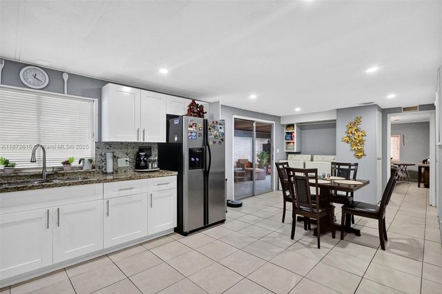 21831 S Heritage Cir, Pembroke Pines, FL 33029