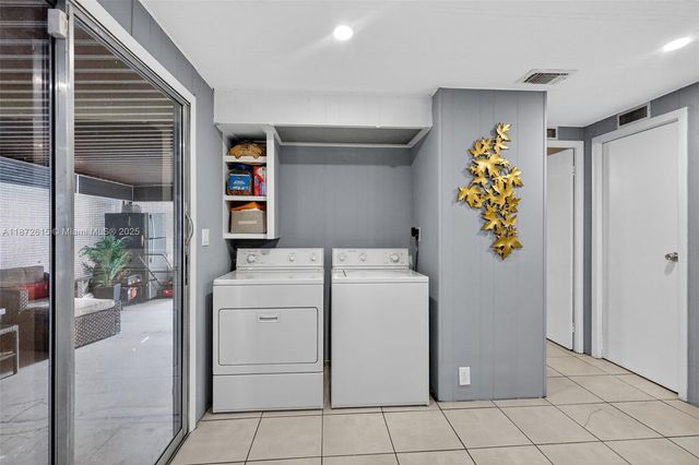 21831 S Heritage Cir, Pembroke Pines, FL 33029