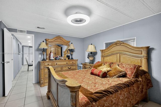 21831 S Heritage Cir, Pembroke Pines, FL 33029