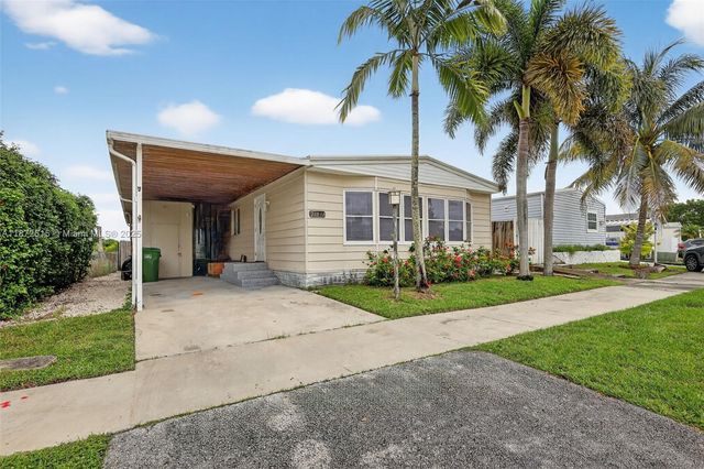 21831 S Heritage Cir, Pembroke Pines, FL 33029