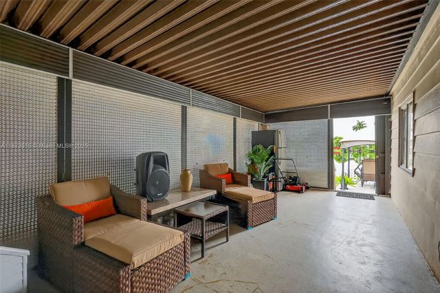 21831 S Heritage Cir, Pembroke Pines, FL 33029