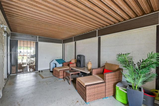 21831 S Heritage Cir, Pembroke Pines, FL 33029