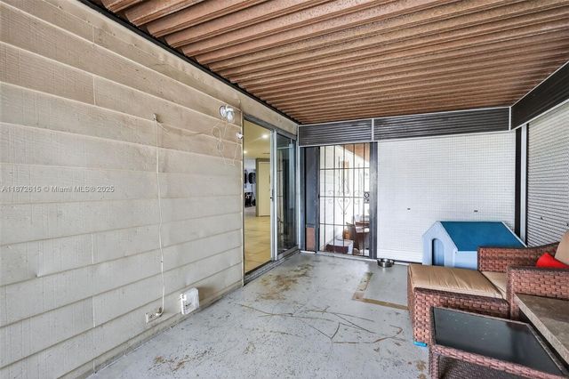 21831 S Heritage Cir, Pembroke Pines, FL 33029