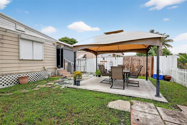 21831 S Heritage Cir, Pembroke Pines, FL 33029