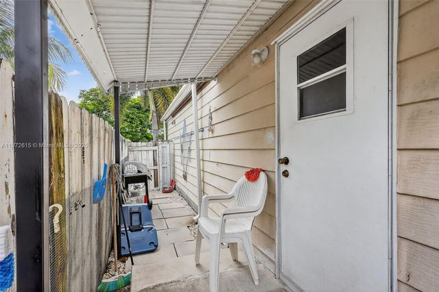 21831 S Heritage Cir, Pembroke Pines, FL 33029