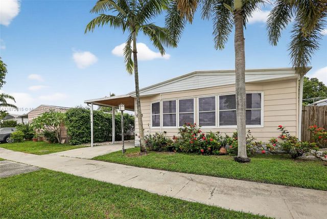 21831 S Heritage Cir, Pembroke Pines, FL 33029