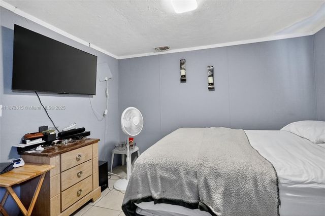 21831 S Heritage Cir, Pembroke Pines, FL 33029