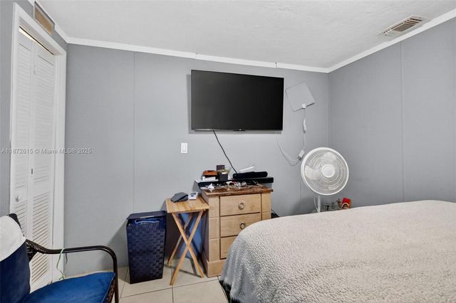 21831 S Heritage Cir, Pembroke Pines, FL 33029