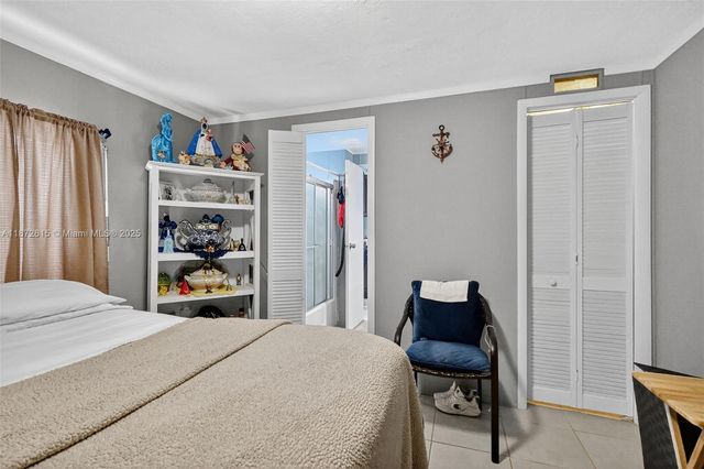 21831 S Heritage Cir, Pembroke Pines, FL 33029