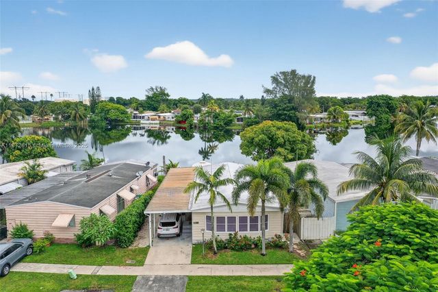 21831 S Heritage Cir, Pembroke Pines, FL 33029