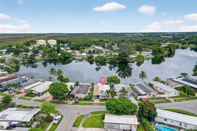 21831 S Heritage Cir, Pembroke Pines, FL 33029