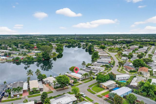 21831 S Heritage Cir, Pembroke Pines, FL 33029