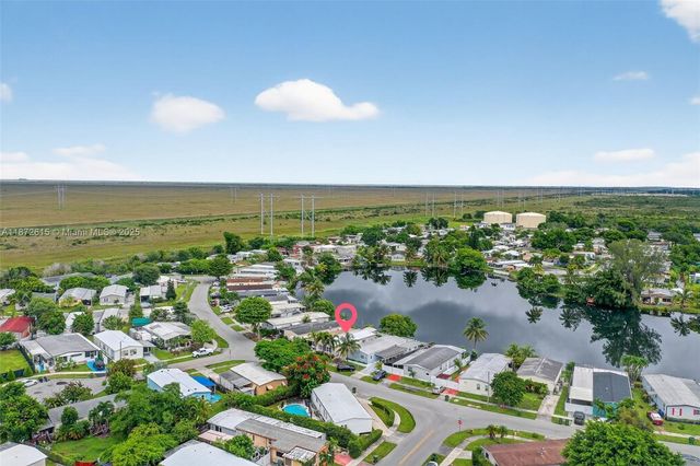 21831 S Heritage Cir, Pembroke Pines, FL 33029