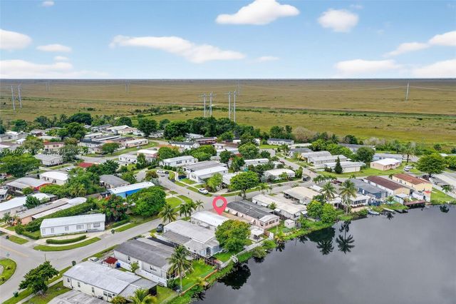 21831 S Heritage Cir, Pembroke Pines, FL 33029