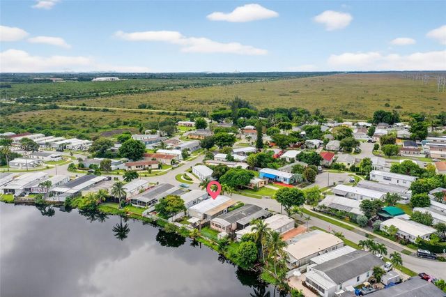 21831 S Heritage Cir, Pembroke Pines, FL 33029