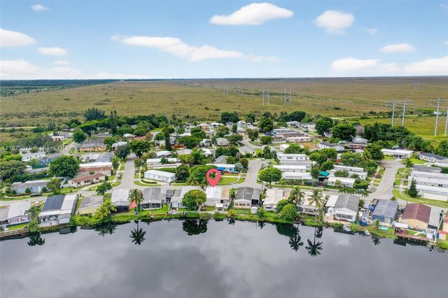 21831 S Heritage Cir, Pembroke Pines, FL 33029