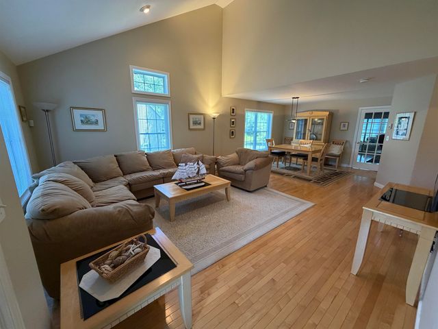 12 Twin Pond Circle, Exeter, NH 03833