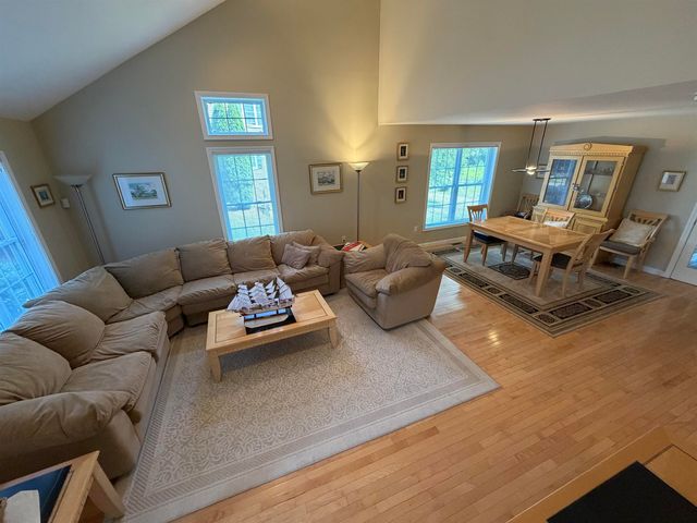 12 Twin Pond Circle, Exeter, NH 03833