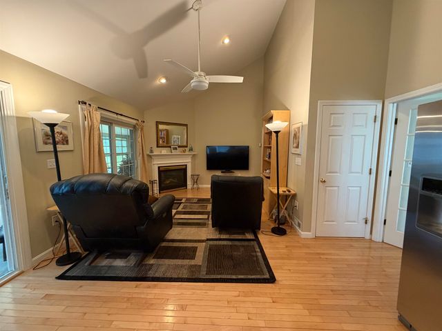 12 Twin Pond Circle, Exeter, NH 03833