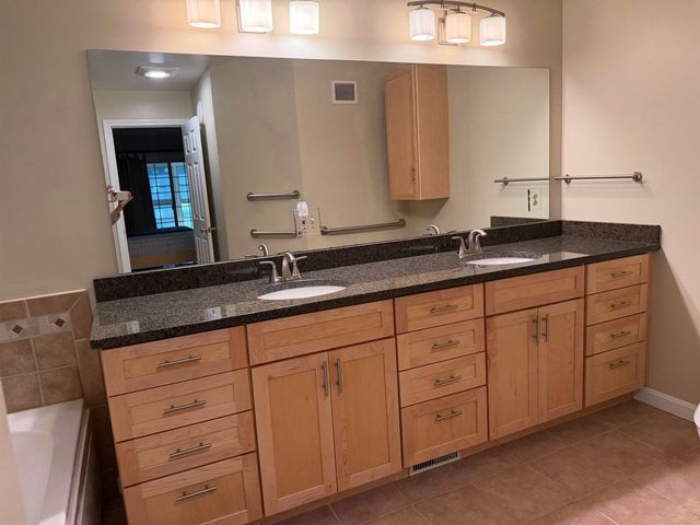 12 Twin Pond Circle, Exeter, NH 03833