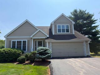 12 Twin Pond Circle, Exeter, NH 03833