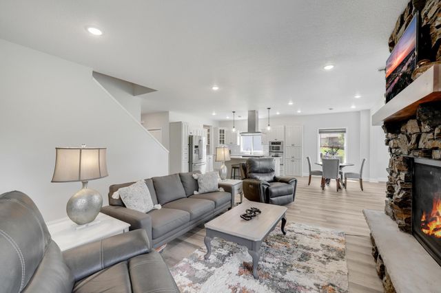 9867 Kahler Avenue NE, Monticello, MN 55362