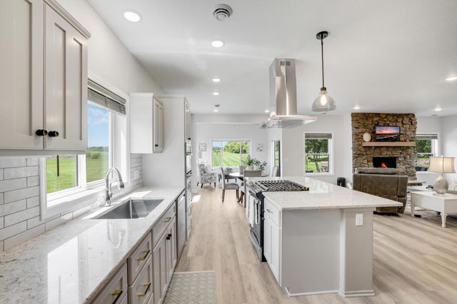 9867 Kahler Avenue NE, Monticello, MN 55362