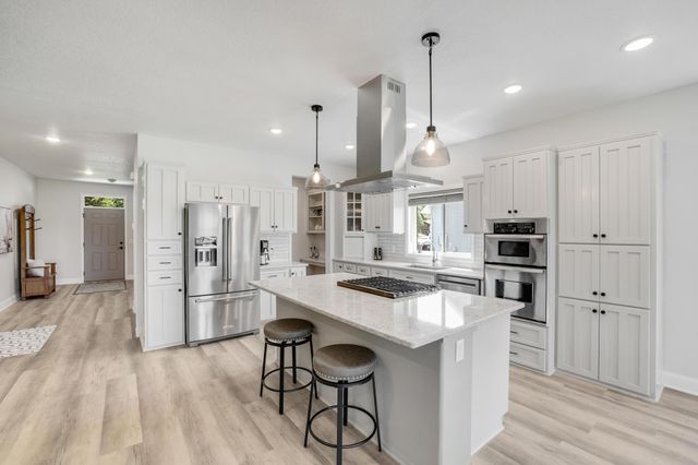 9867 Kahler Avenue NE, Monticello, MN 55362