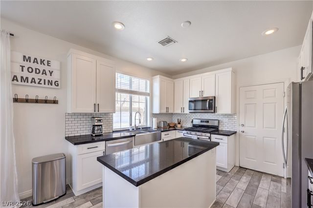 2254 Cast Pebble Drive, Las Vegas, NV 89135