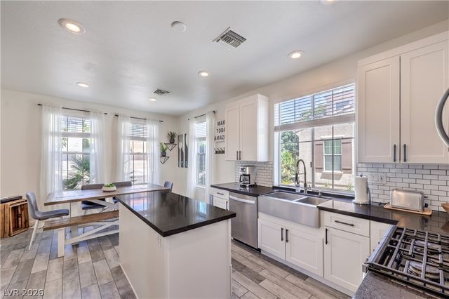 2254 Cast Pebble Drive, Las Vegas, NV 89135