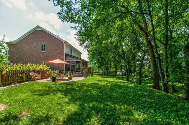 909 Buckskin Ct, Nashville, TN 37221