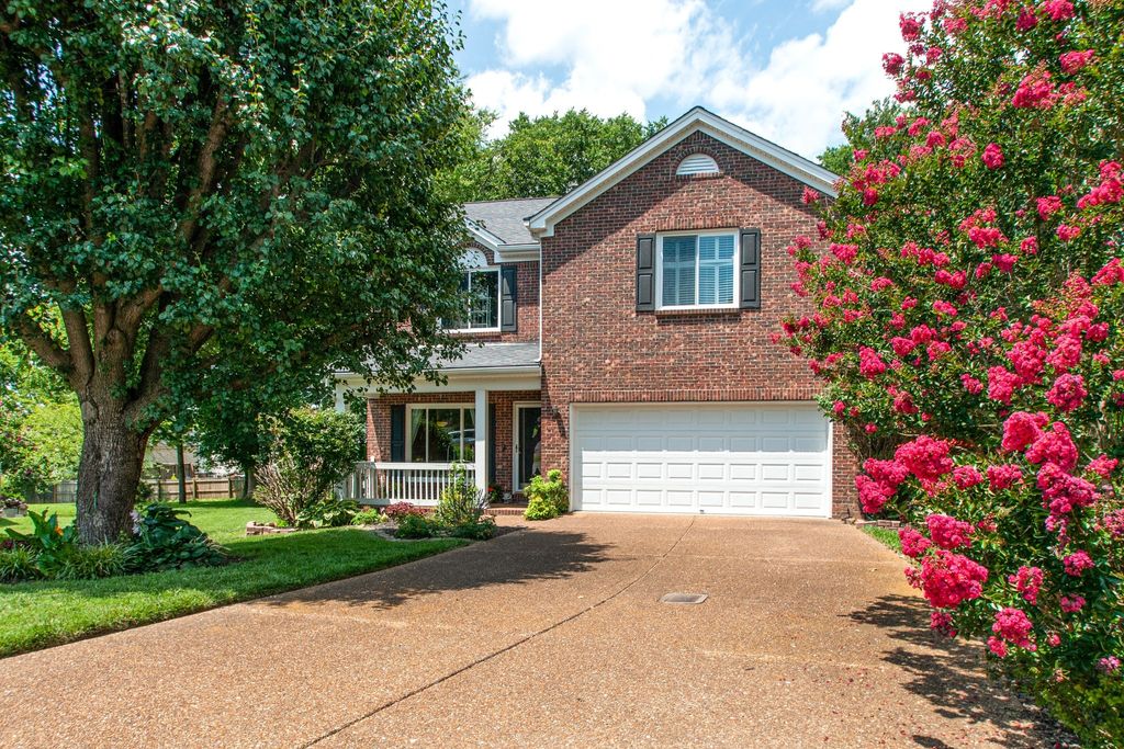 909 Buckskin Ct, Nashville, TN 37221