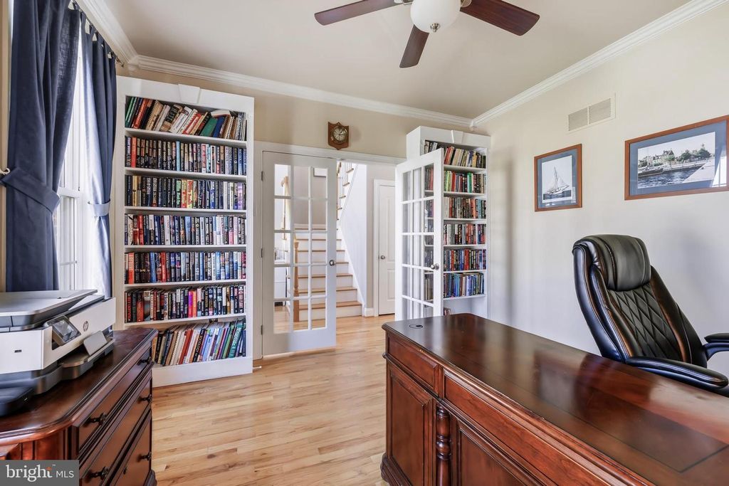 Image 10 of property listing at 1033 AVALON CT, Stevensville, MD 21666